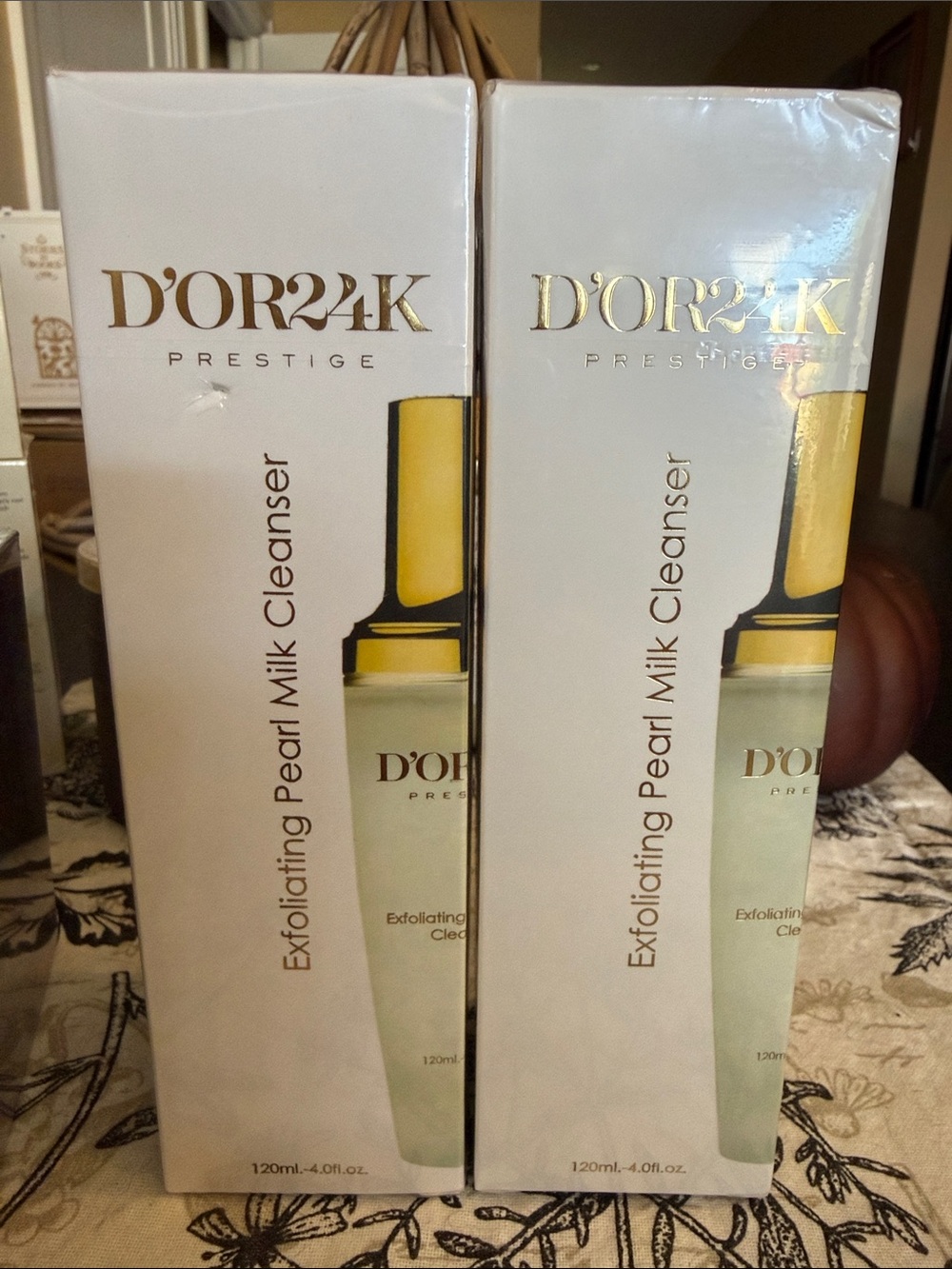 Exfoliating Pearl Milk Cleanser - White/Gold